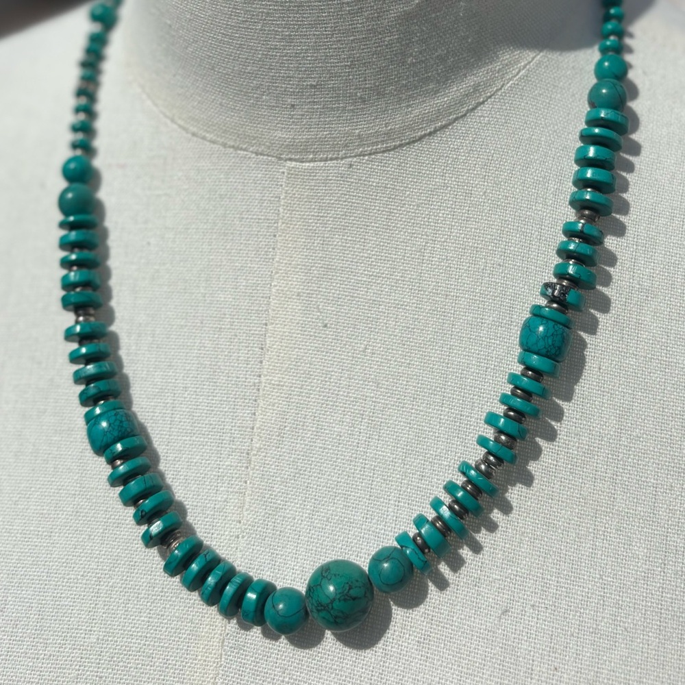Elegant Turquoise Beaded Necklace